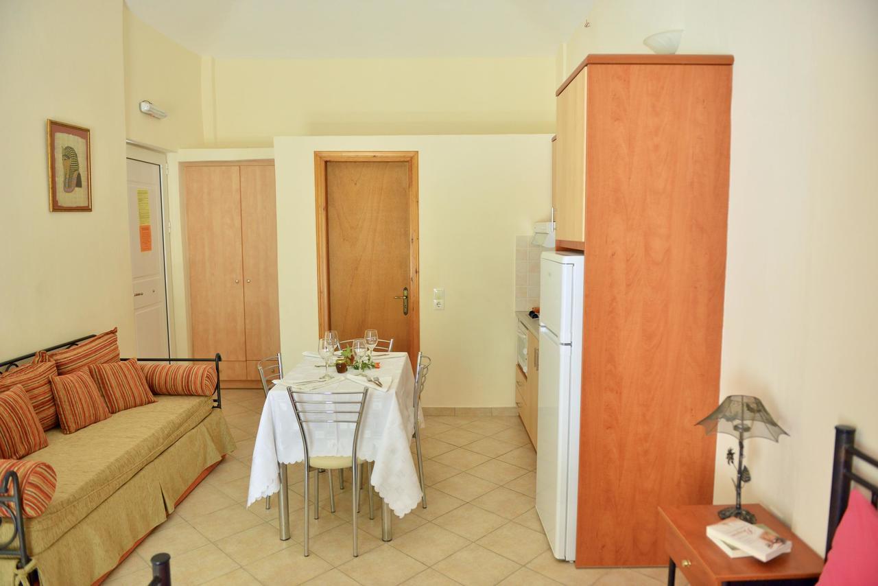 Korali Aparthotel Almiropótamos Exteriör bild